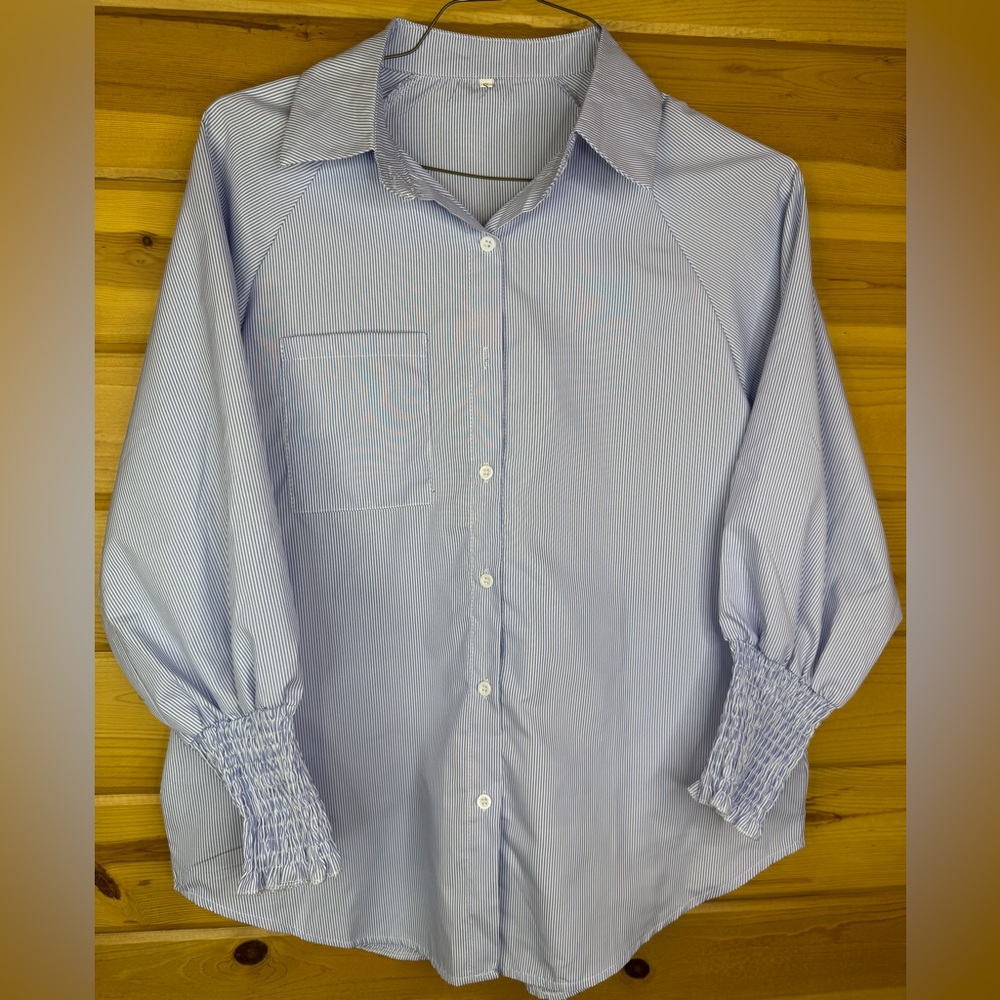 NWOT Women’s Blue & White Striped Collared Oversize Blouse Size Small
